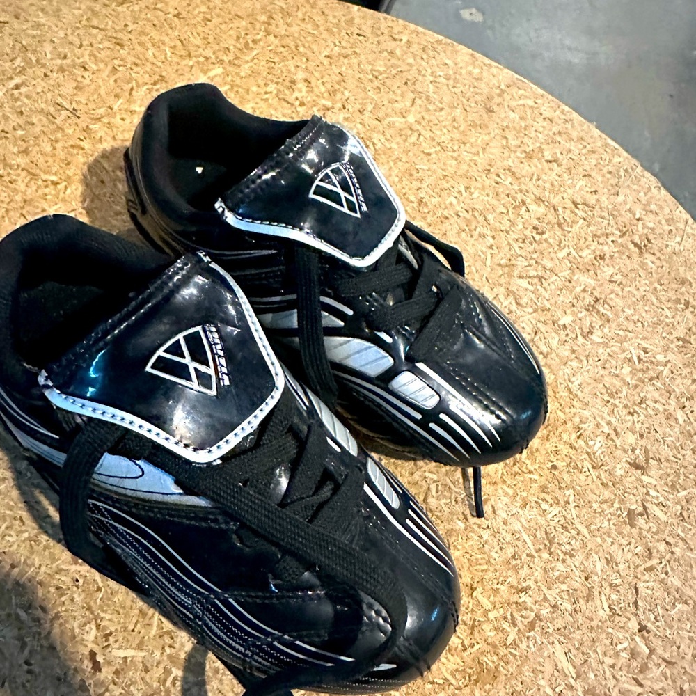 Only used a handful of times kids soccer cleats